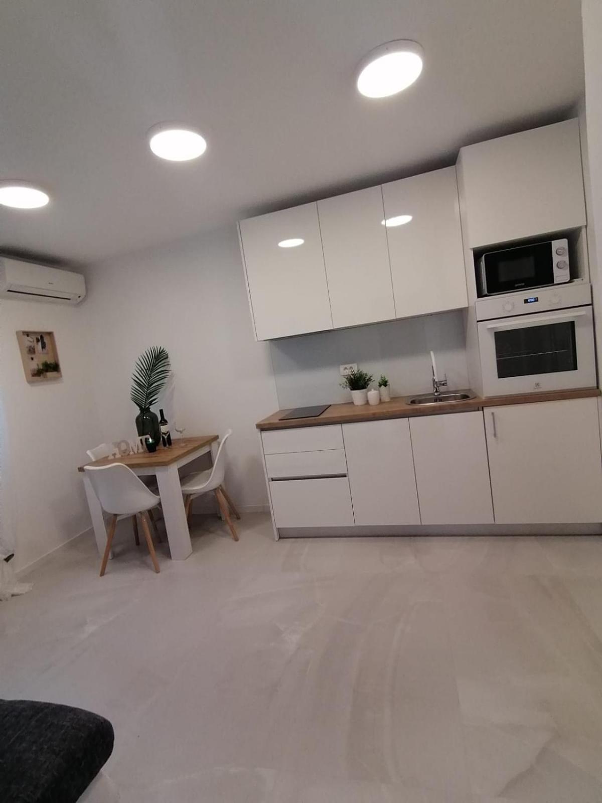 Apartmani Zoric Vodice Zimmer foto
