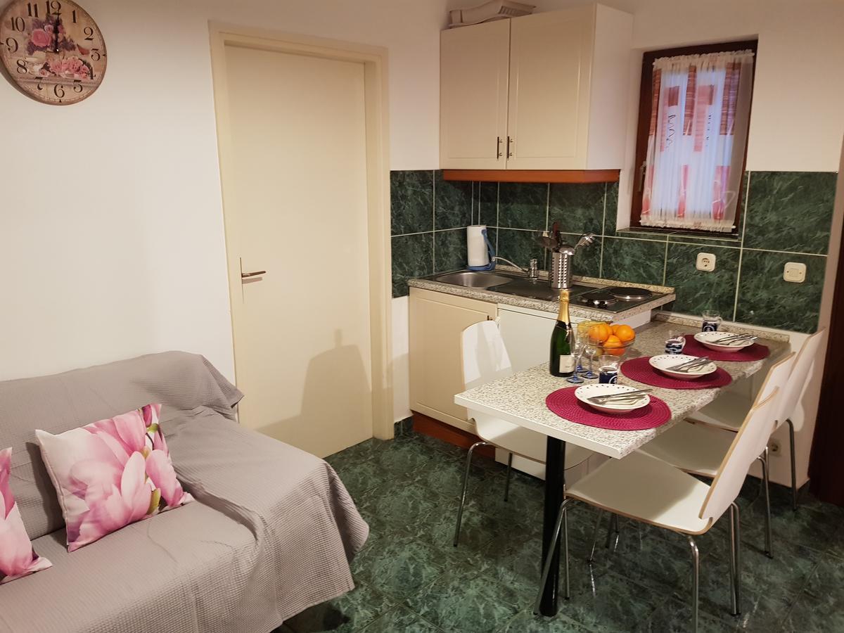 Apartmani Zoric Vodice Exterior foto